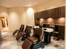 スピンヘアー 亀岡店(Spin hair)の雰囲気（フルフラットでリラックスしてシャンプーやヘッドスパが出来ます）