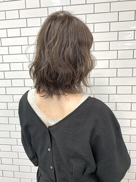 ジーナ 福岡千早(Zina) 【Zina千早】カーキグレージュ/ボブレイヤー/20代30代40代