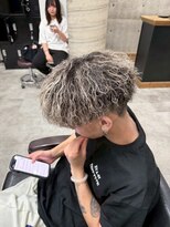 イーラ アメ村店(era)&nbsp;ホワイトメッシュツイスパパーマ/メンズ/刈り上げ/眉毛/ツイスト