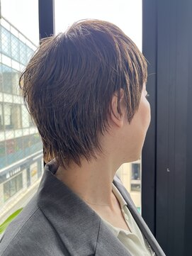 ビハインドザカーテン(BEHIND THE CURTAIN) くせ毛を活かしたレイヤーショート×マッシュショート