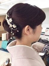 アモーレ まとめ髪スタイル