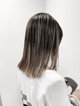 ロイジー(roijir) 【roijir 表参道】バレイヤージュ☆ブラック×アッシュ