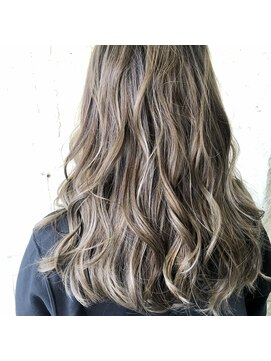 ペネロープ(Penelope) ハイライト/バレイヤージュ/グラデーション 担当 夕島