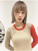 切りっぱなしボブ顔周りレイヤーミルクティーベージュ前髪カット