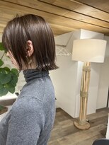 サーリー(SURLY)&nbsp;明るい白髪染めイルミナカラーヘイリーボブショート切りっぱなし