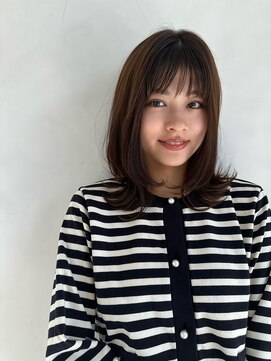 ザック ヴィ(ZACC vie) オリーブベージュ レイヤーカット ミディアム