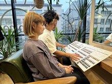 カラーチャートを使用してお客様のお好みの色ご相談させていただきます