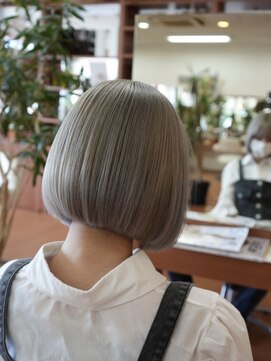 スタジオフィット(STUDIO FITTO) ホワイト×ボブ