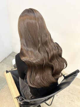 ロロネー 梅田(Lolonois) 韓国風ツヤ巻きスタイル