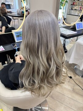 アーチバイケンジ(arch by kenje) グレーカラー/ロングヘア/平塚美容室