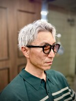 ヴィルバーバー(VIR BARBER)&nbsp;【大人のハイトーンショート】シルバーカラーで魅せるスタイル