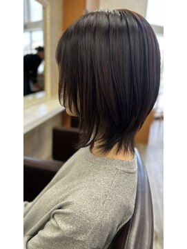 レイ(REY) 小顔効果抜群の顔回りレイヤースタイル