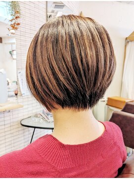 ツムグ(tsumugu) 【白髪ぼかしハイライト】スッキリショートボブ☆