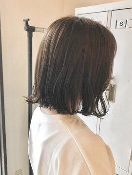 シファ(sifa) 切りっぱなしボブ×オリーブベージュ