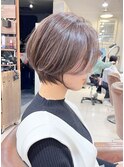 大人可愛い束感ショート艶髪耳掛け横浜アッシュブラウン
