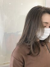 【独自の配合】×【白髪抑制】の効果で、いつまでも透明感白髪カラーを楽しんでいただけます！