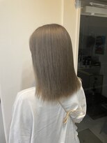 ベージュ