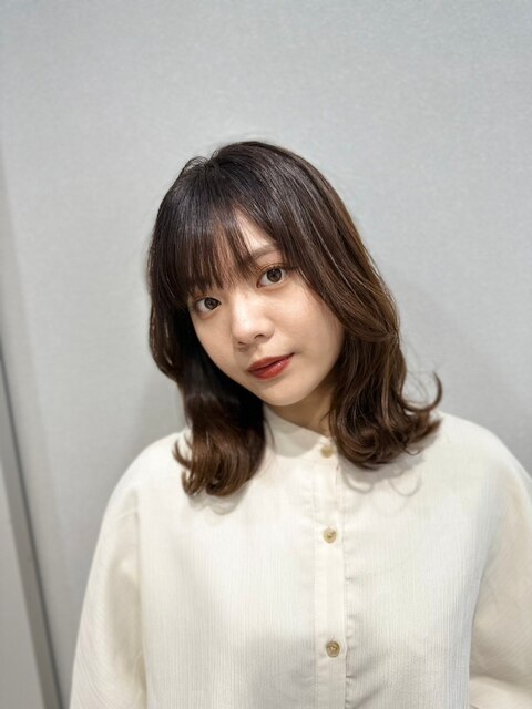 くびれヘアミディアム