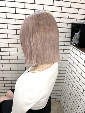 ラフ バイ マグ 南松本(R.A.F. by Mag) ダブルカラーピンクホワイトベージュ切りっぱなしボブ