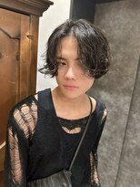 エクテ(ecouter)&nbsp;メンズ黒髪ブルーブラック暗めカラージェンダーレスゆるパーマ