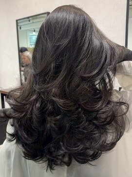 メリー オオサカ(Merly Osaka) 海外レイヤーカット/似合わせカット