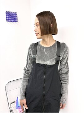 イラカ(elaka) 透け感×ベージュカラー×イルミナカラー×切りっぱなしボブ
