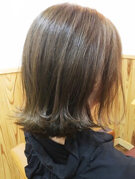 ララテラス(LaLa Terrace) ～LaLa Terrace流～ハイアッシュベージュ×外はねぱっつんボブ