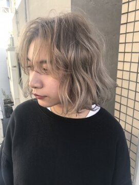 ジーナ(XENA) ホワイトアッシュボブ