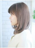毛先のワンカールミディアムヘアー