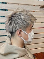 ヴェルゴ(vellgo)&nbsp;シルバー系カラー×ツーブロックスタイル