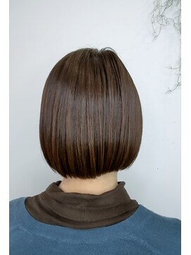 ヘアーアンドアイラッシュ ヨーク(Hair&eyelash york's) サファリブラウンのタイトボブ