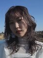 シアン(cyan) 可愛さの中にエッジの効いたスタイル
