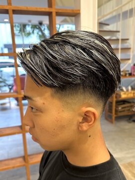 ピークスヘア(peaks hair) メンズカット メンズショート スキンフェード ハイライト
