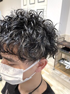 ネオリーブエム(Neolive em;) メンズツーブロック×スパイラルパーマ