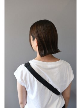 ジーニー(GeeNY) 切りっぱなし外ハネボブ