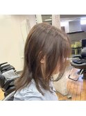 オリーブベージュ