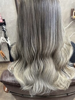 スターリー(STARRY)の写真/【稲荷口駅徒歩5分】艶のあるハイトーンカラー～白髪染めハイライトまで、理想のスタイルを叶えます◇