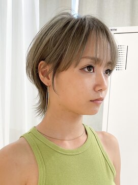 エルヘアメゾン(el. hair maison) ウルフレイヤーカットウルフマッシュ白髪ぼかしハイライト