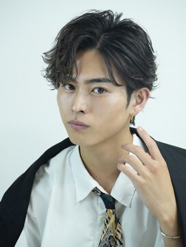 レタッチバイフィフス(RETOUCH by fifth) ニュアンスパーマセンターパートコンマヘアツーブロック刈り上げ