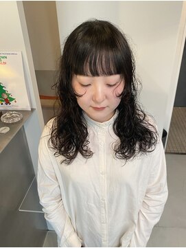 ロング　パーマ　顔まわりレイヤー