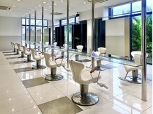 アース コアフュールボーテ 富山婦中店(EARTH coiffure beaute)の雰囲気（家族みんなでくつろげる、特別なサロン空間。）