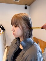 アリュメ 三重鈴鹿店(allum)&nbsp;ルーツカラー デザインカラー ブリーチ ツートンカラー 鈴鹿白子