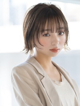 エミュ 表参道 青山(emu) ぷつっと顔まわりレイヤーとイヤリングカラーでこなれ外ハネボブ