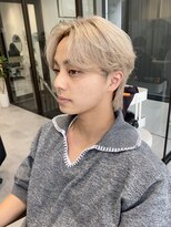 ソラ 表参道(SORA)&nbsp;韓国風！ハイトーンにニュアンスパーマでセンターパートに！