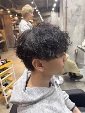 カーニー 上野(kearny) 波巻きスパイラルパーマツイストスパイラルパーマ波巻きパーマ