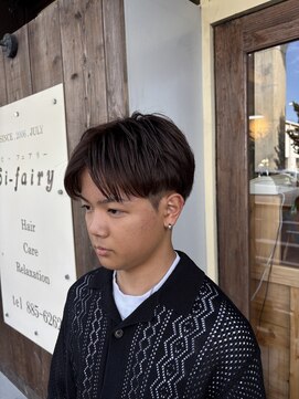 ビフェアリー(bi fairy) 刈り上げセンターパートスタイル