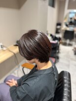 アンビス(1bis) 艶感が魅力のルビーブラウン美人ショート