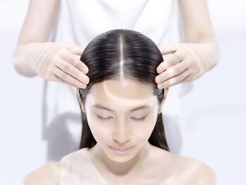 ヘアケア ラウンジ(hair care LaUNGE)の写真/エイジング効果のあるお悩み改善ヘッドスパで、健やかな地肌に整えます。是非至福のひと時を…