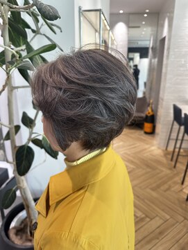 ステア ケース(stair case) 白髪ぼかしハイライトグレイヘア