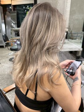 アポロ 横浜駅店(apollo) xバレイヤージュ/ホワイトグレージュ/レイヤーカット